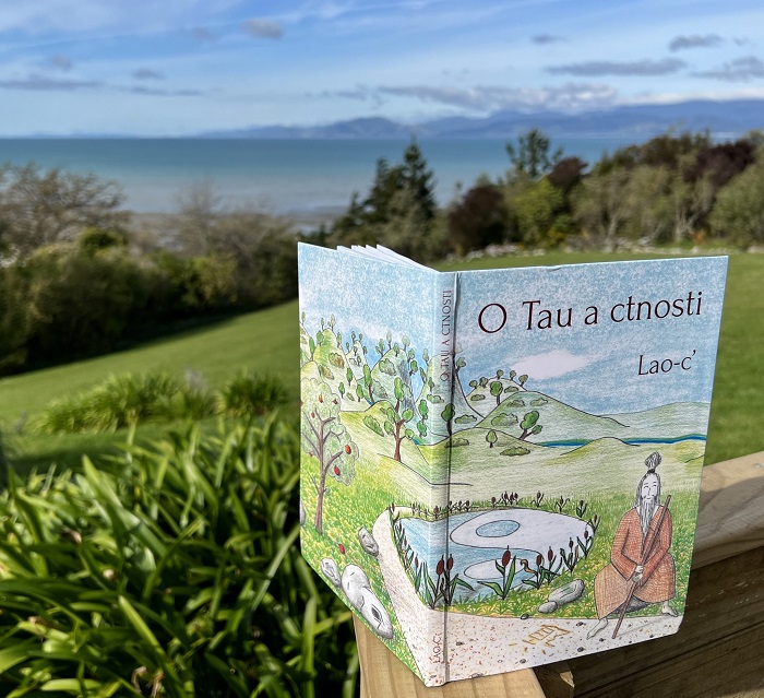 Fotografie knihy "O Tau a ctnosti" z Nového Zélandu
